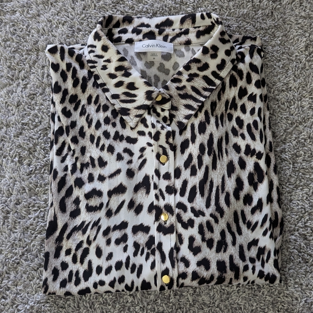 Calvin Klein Women’s Top Animal Print Long Sleeve leopard print Blouse Medium - Picture 6 of 8